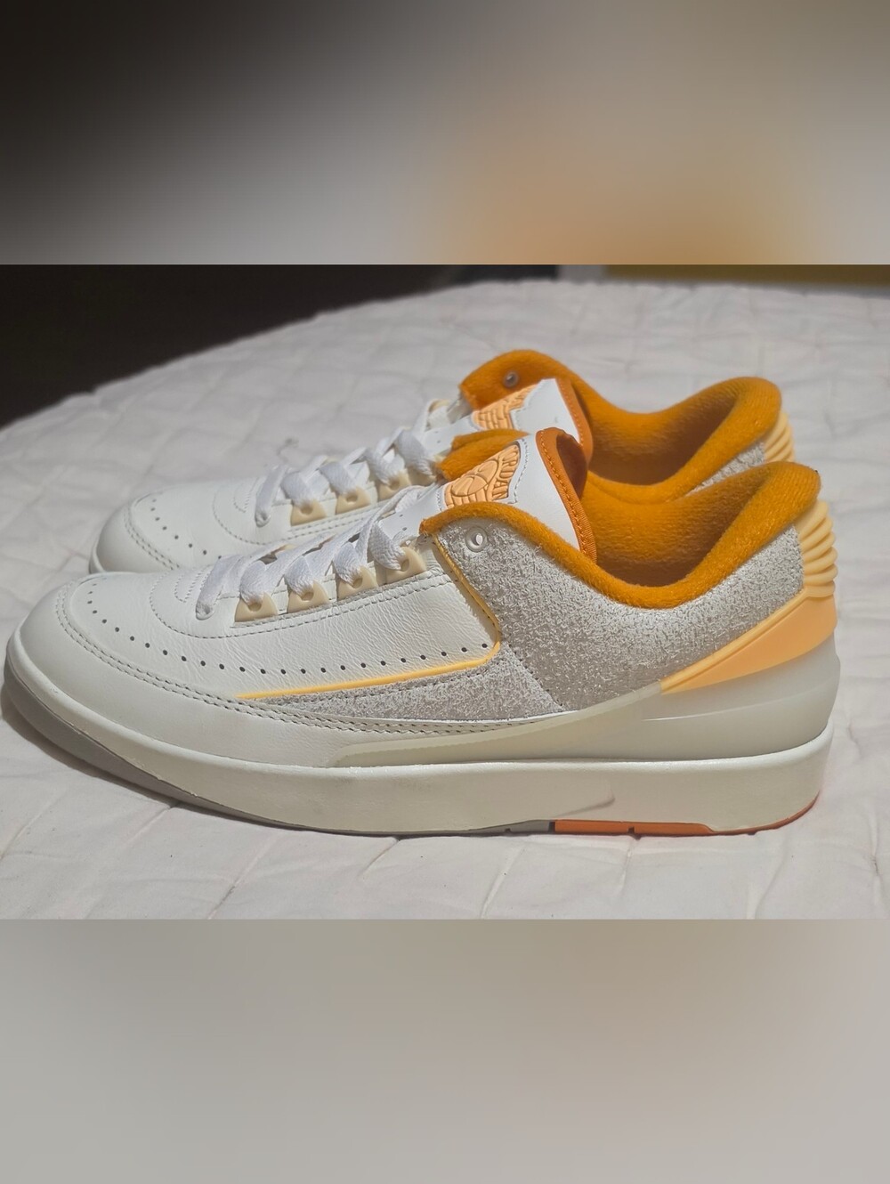 JORDAN 2 RETRO LOW CRAFT( MELON TINT )SIZE 8.5 MEN WORN A COUPLE OF TIMES NO BOX